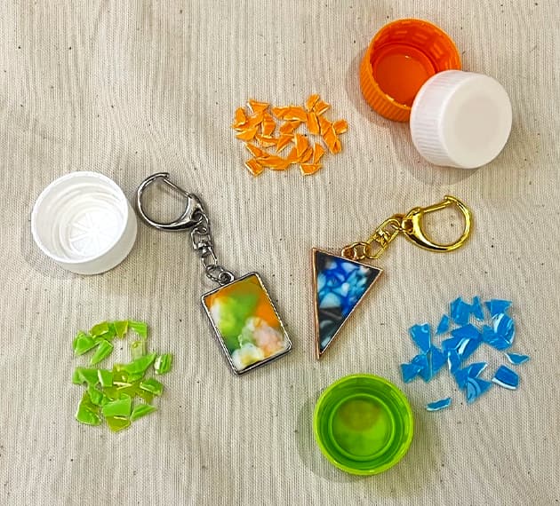 ペットボトルキャップのアクセサリーづくり